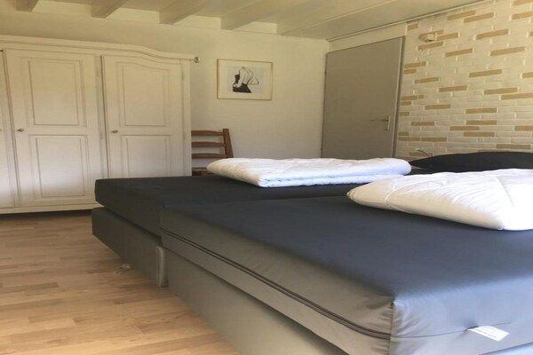Slaapkamer - Huis in Breskens bij de stranden in Breskens (5)