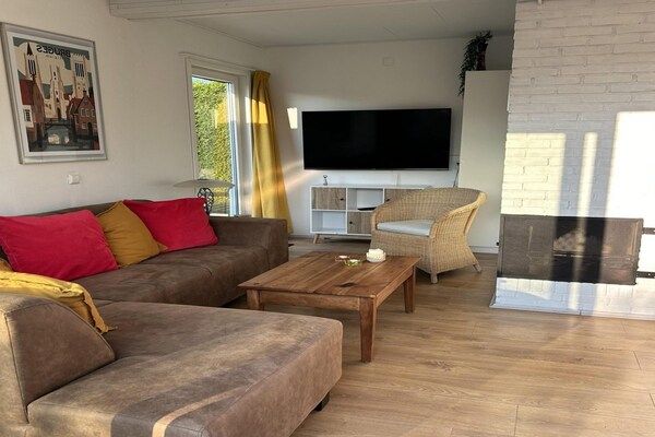 Woonkamer - Huis in Breskens bij de stranden in Breskens (2)