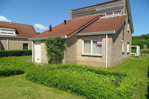 Buitenkant - Bungalow in Breskens bij Strand en Vuurtoren in Breskens (5)