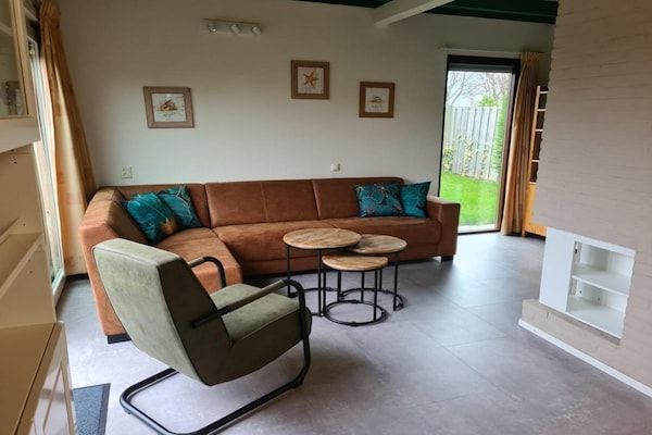 Woonkamer - Huis in Breskens bij stranden in Breskens (2)