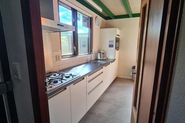 Keuken - Huis in Breskens bij stranden in Breskens (4)