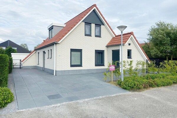 Buitenkant - Vakantiehuis in Schoneveld met Dierentuin in Breskens (5)
