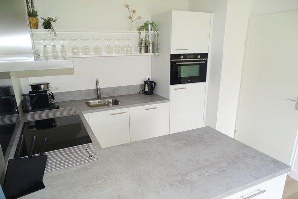 Keuken - Vakantiehuis in Schoneveld met Dierentuin in Breskens (4)