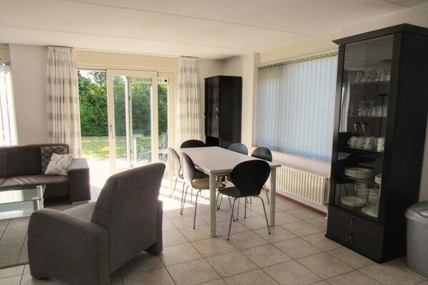 Eetkamer - Huis in Breskens bij Zeeuwse kust in Breskens (4)