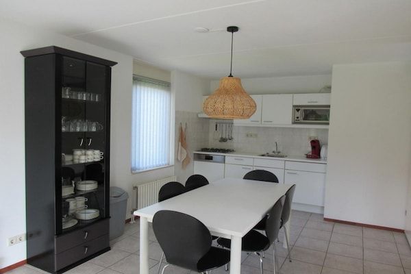 Eetkamer - Huis in Breskens bij Zeeuwse kust in Breskens (3)