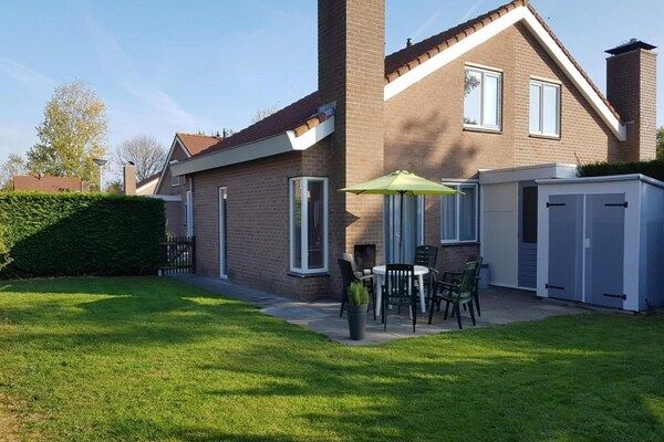 Buitenkant - Huis in Breskens bij Strand en Vuurtoren in Breskens (5)