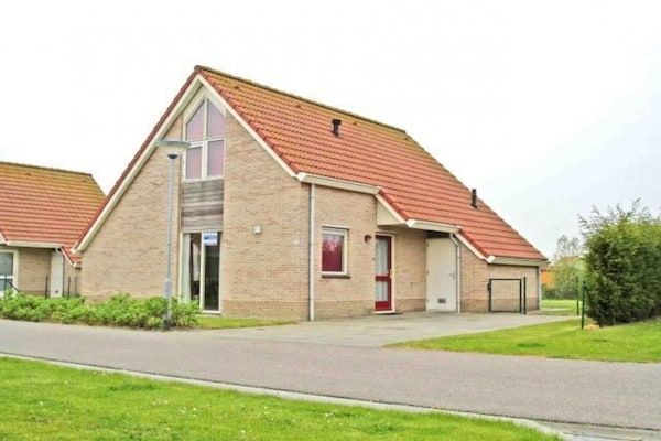 Buitenkant - Bungalow aan het water vlakbij het strand in Breskens (1)