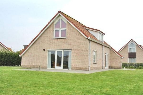 Tuin - Bungalow aan het water vlakbij het strand in Breskens (5)