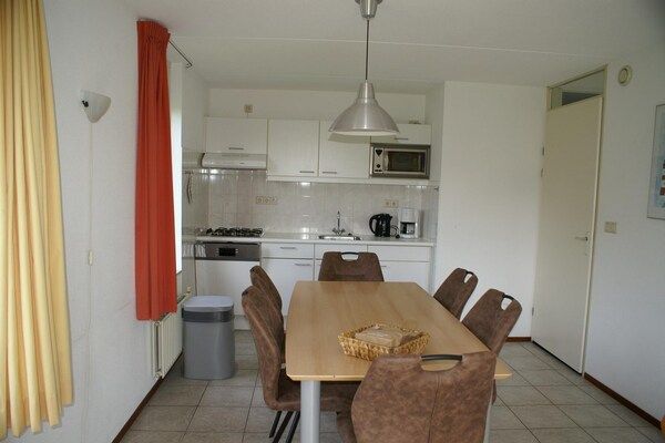 Eetkamer - Huis in Breskens bij stranden in Breskens (3)