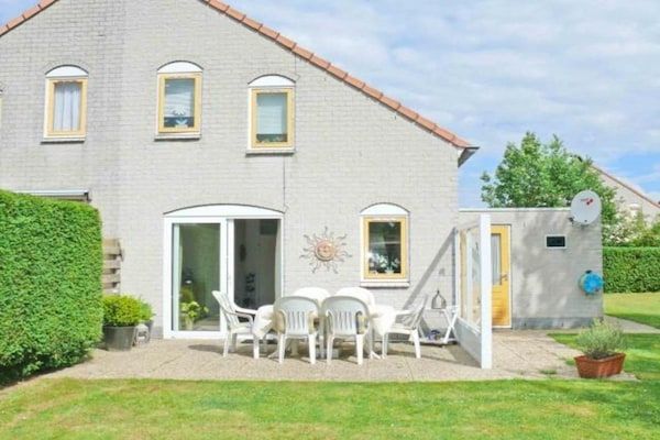 Buitenkant - Bungalow in Breskens bij het Strand in Breskens (3)