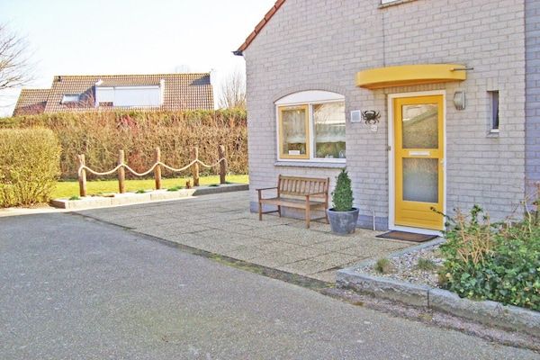 Buitenkant - Bungalow in Breskens bij het Strand in Breskens (1)