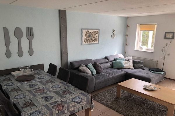 Woonkamer - Bungalow in Breskens bij het Strand in Breskens (2)