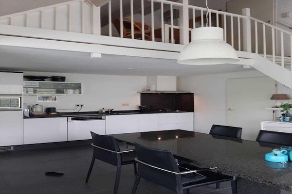 Eetkamer - Knus Huis in Breskens bij de Zee in Breskens (3)