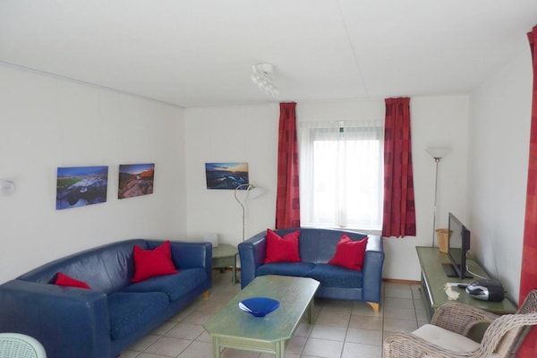 Woonkamer - Vakantiehuis Breskens bij stranden in Breskens (2)