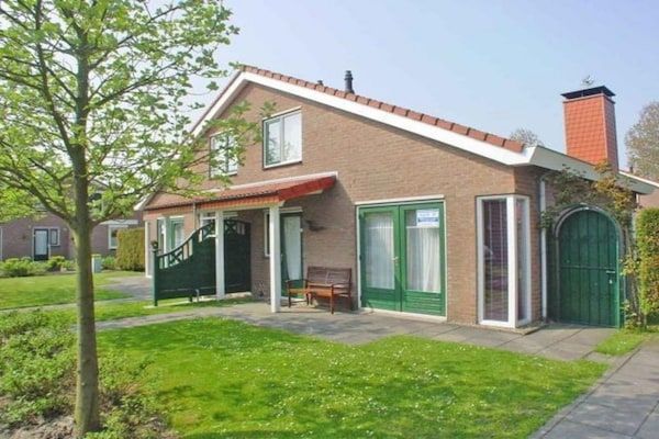 Buitenkant - Vakantiehuis in Schoneveld met Tuin in Breskens (1)