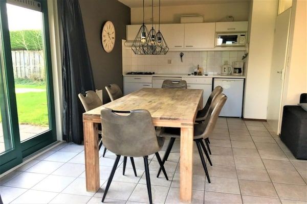 Eetkamer - Familieretraite in Breskens in Breskens (2)