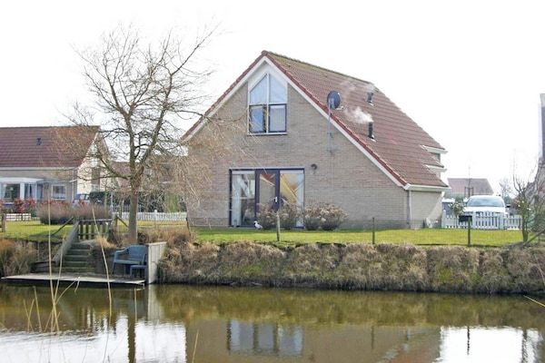 Buitenkant - Bungalow in Breskens bij Vuurtoren & Strand in Breskens (5)