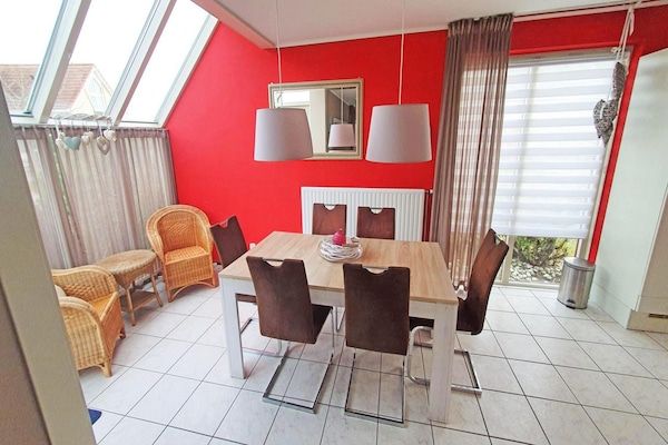 Eetkamer - Bungalow in Breskens bij Vuurtoren & Strand in Breskens (3)
