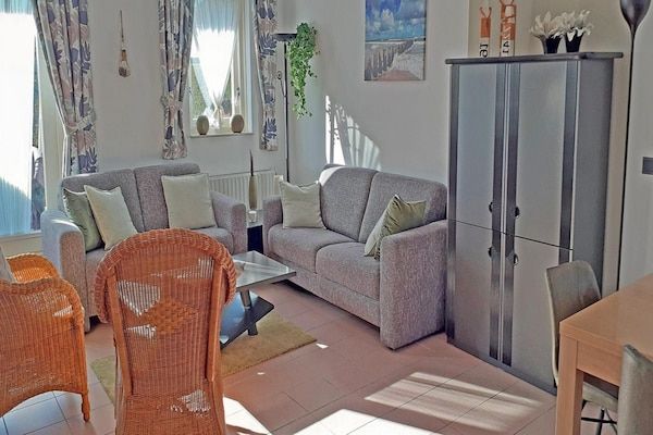 Woonkamer - Bungalow in Breskens bij het Strand in Breskens (4)