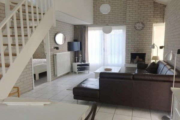 Woonkamer - Huis in Breskens bij het Strand in Breskens (4)