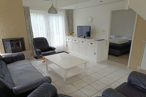 Woonkamer - Huis in Breskens bij Strand en Vuurtoren in Breskens (2)