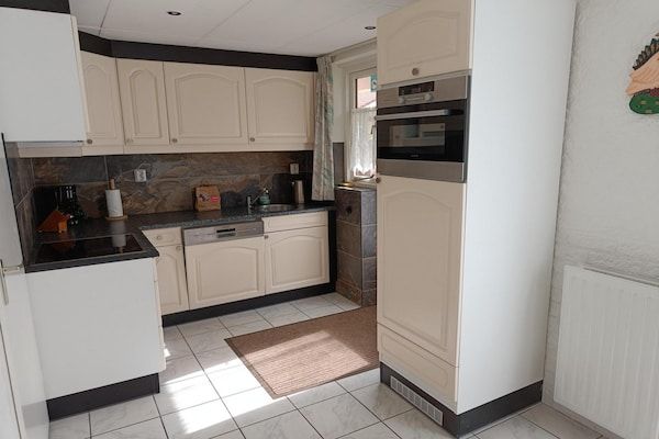 Keuken - Huis in Breskens bij Strand en Vuurtoren in Breskens (4)
