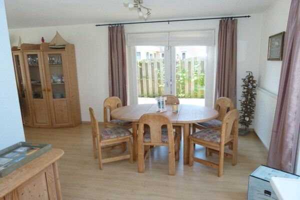 Eetkamer - Ruime woning bij Dunes in Breskens (4)