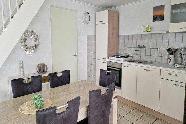 Eetkamer - Gezellig comfortabel huisje in Breskens (3)