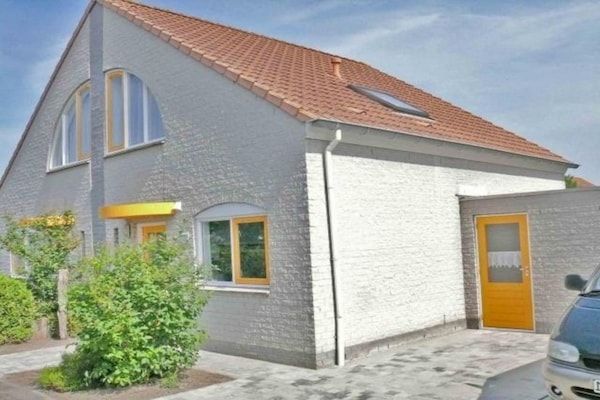 Buitenkant - Bungalow in Breskens bij Strand en Zwembad in Breskens (1)