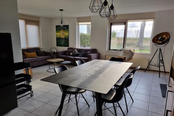 Eetkamer - Vrijstaand huis in Breskens bij de kust in Breskens (2)