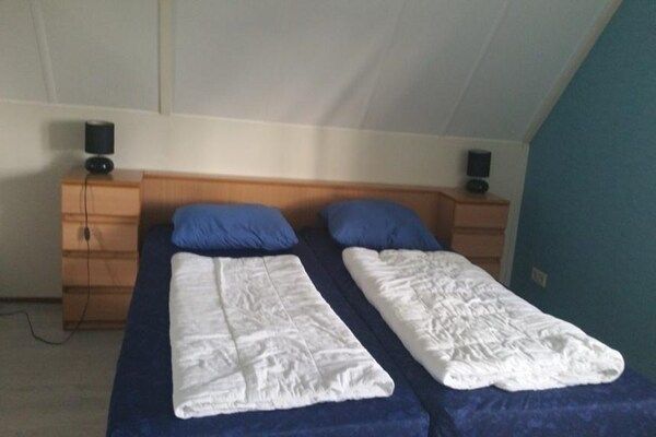 Slaapkamer - Vrijstaand huis in Breskens bij de kust in Breskens (5)