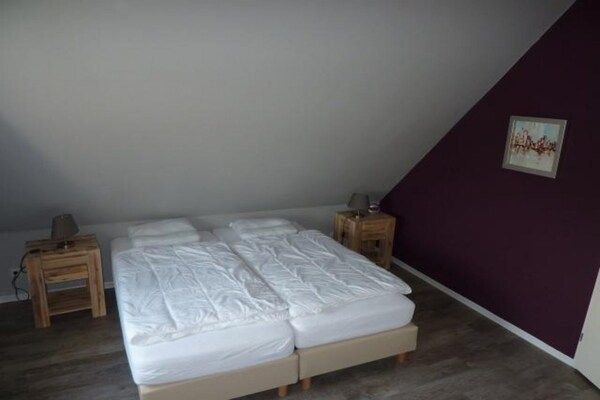 Slaapkamer - Gezinsvriendelijk vakantiehuis in Breskens (2)