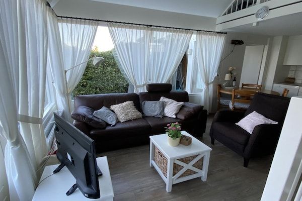 Woonkamer - Licht vakantiehuis vlakbij het strand in Breskens (2)