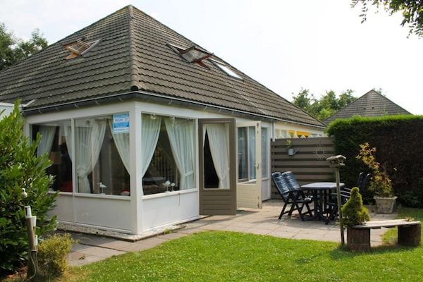 Buitenkant - Licht vakantiehuis vlakbij het strand in Breskens (1)