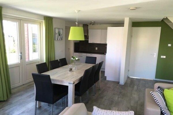 Eetkamer - Huisdiervriendelijk verblijf met tuin in Breskens (3)