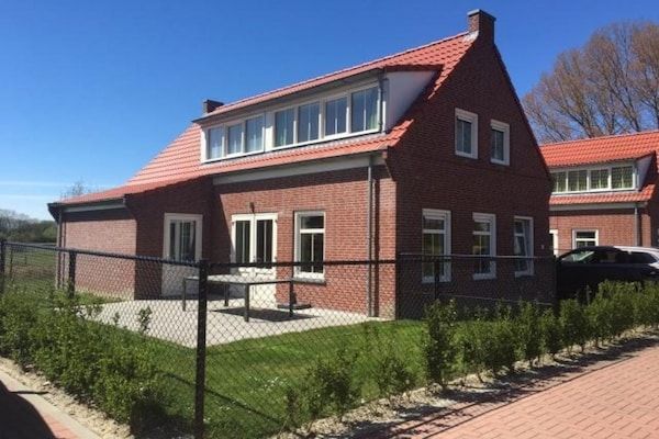 Buitenkant - Huisdiervriendelijk verblijf met tuin in Breskens (1)