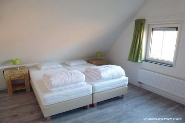 Slaapkamer - Huisdiervriendelijk verblijf met tuin in Breskens (4)