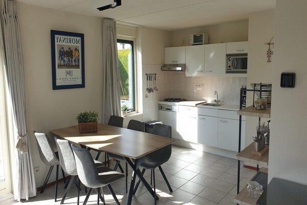 Eetkamer - Vrijstaand huis Breskens bij strand in Breskens (3)