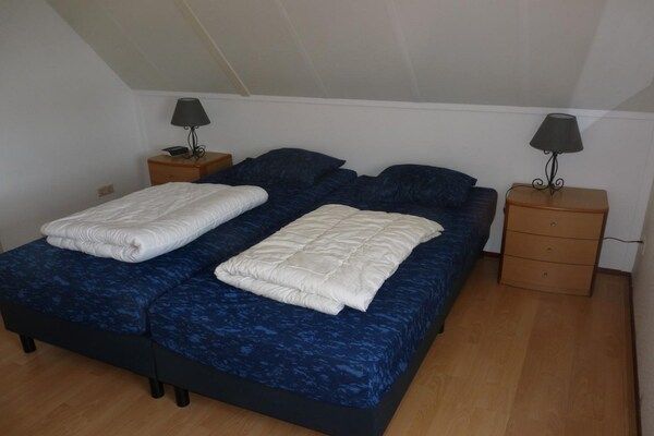 Slaapkamer - Vrijstaand huis Breskens bij strand in Breskens (4)