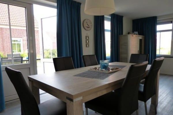 Eetkamer - Vakantiehuis in Breskens bij Strand in Breskens (3)