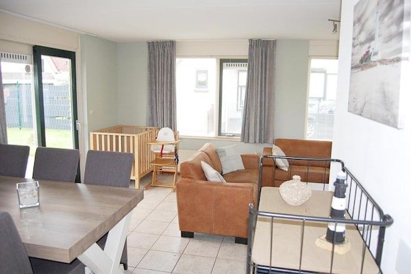 Woonkamer - Vakantiehuis bij Strand in Schoneveld in Breskens (4)