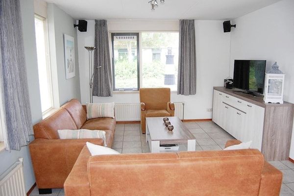 Woonkamer - Vakantiehuis bij Strand in Schoneveld in Breskens (2)