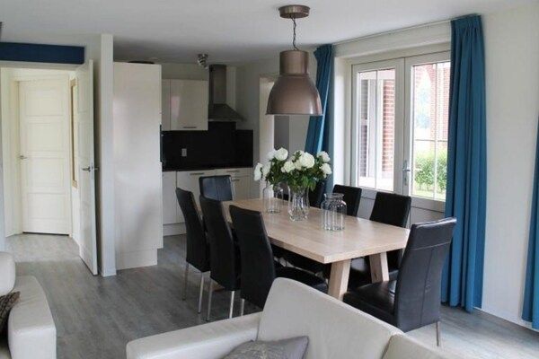 Eetkamer - Luxe woning in Zeeland met infraroodsauna in Breskens (2)