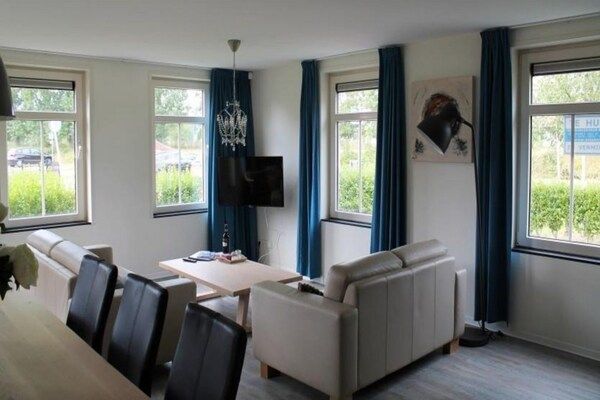 Woonkamer - Luxe woning in Zeeland met infraroodsauna in Breskens (5)