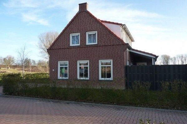 Buitenkant - Luxe woning in Zeeland met infraroodsauna in Breskens (1)