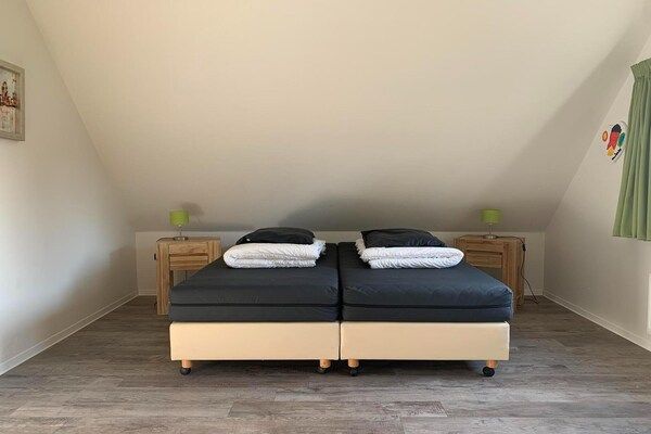 Slaapkamer - Huis in Nederland voor 8 personen in Breskens (4)