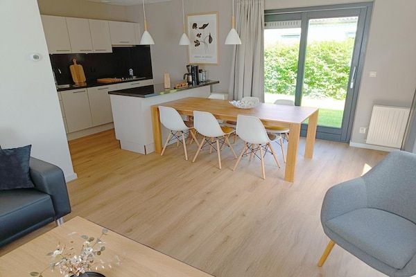 Woonkamer - Bungalow in Breskens bij de kust in Breskens (3)