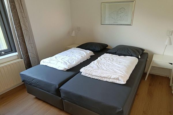 Slaapkamer - Bungalow in Breskens bij de kust in Breskens (5)
