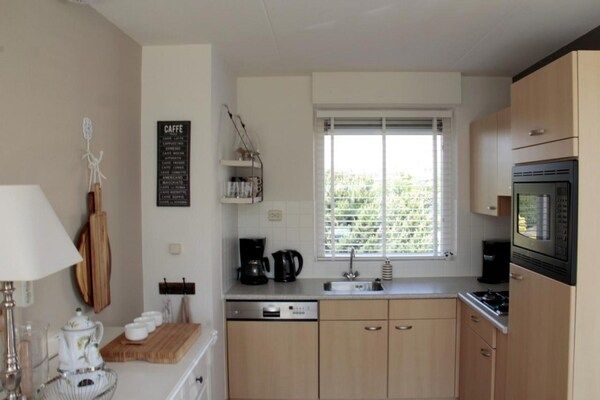 Keuken - Vakantiehuis Breskens bij de Kust in Breskens (4)