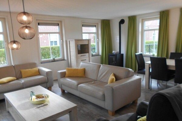 Woonkamer - Vakantiehuis Breskens bij de Kust in Breskens (2)